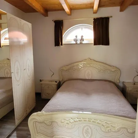 Manipura Villa Szemenyecsörnye