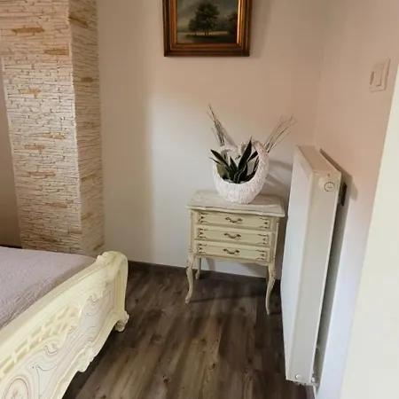 Manipura Villa Szemenyecsörnye