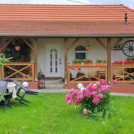 Dom Manipura-zatrzymaj Sie I Odpocznij W Ciszy I Zieleni Villa Szemenyecsörnye