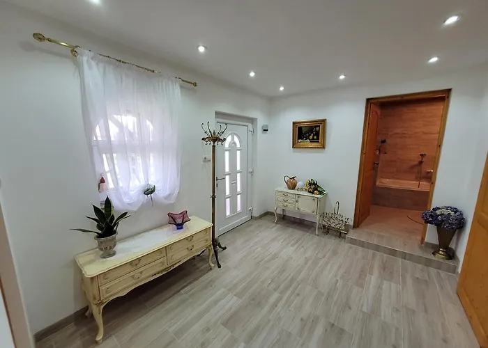 Manipura Villa Szemenyecsörnye