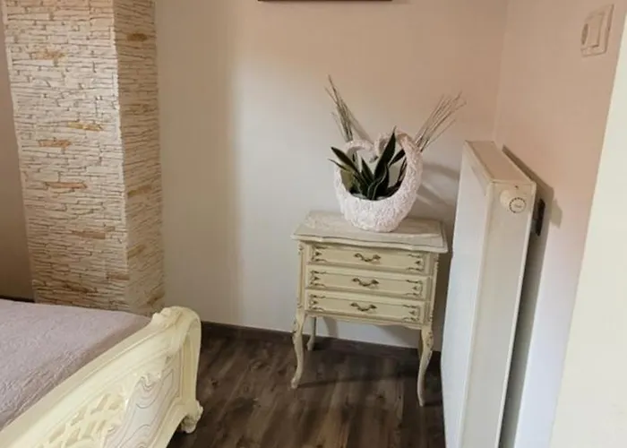 Manipura Villa Szemenyecsörnye